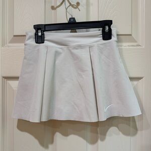 Girl’s Nike golf skort white